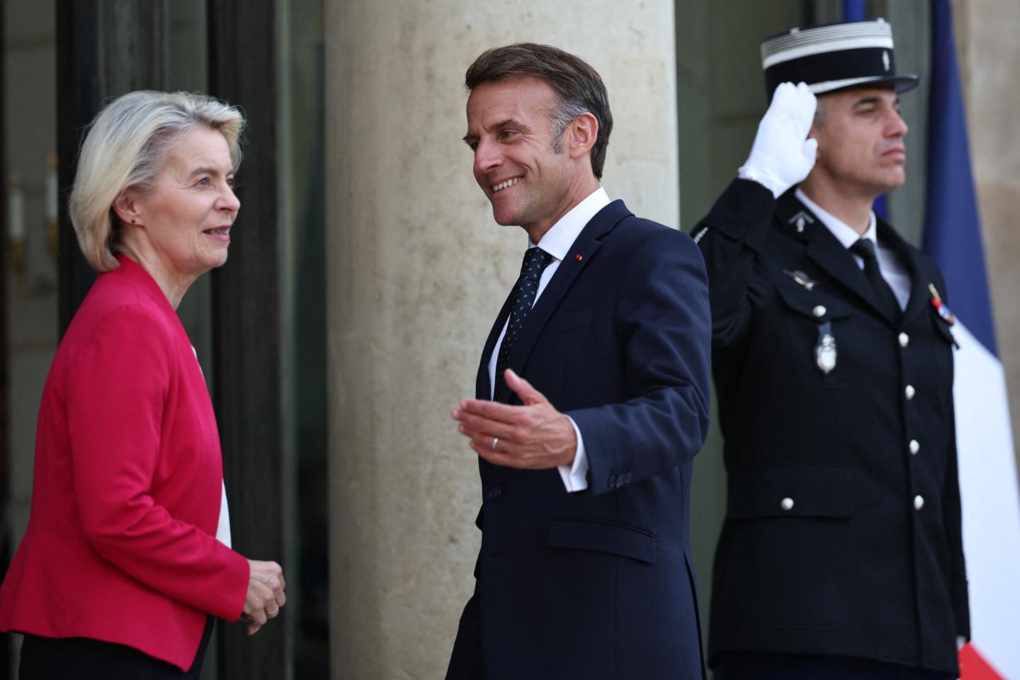 French President Emmanuel Macron and European Commission President Ursula von der Leyen