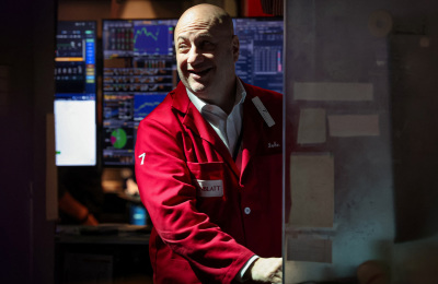 New York Stock Exchange surges following Iran's announcement to open the Strait of Hormuz