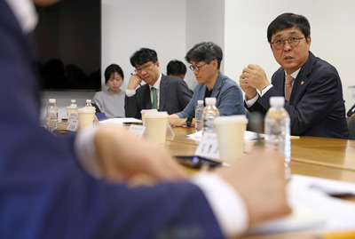 Minister Choi Hwi-young at the Publishing Subcommittee meeting