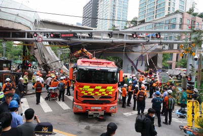 The severity of the collapse at the accident site.