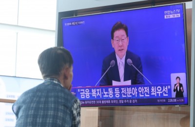 President Lee Jae-myung explaining his administrative direction at the first-anniversary press conference.