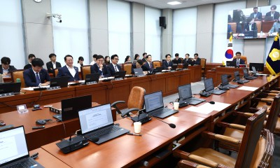 야당 퇴장 중인 운영위원회 회의