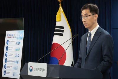 김민성 부단장이 디스플레이 산업 현장규제 개선방안을 발표하고 있다