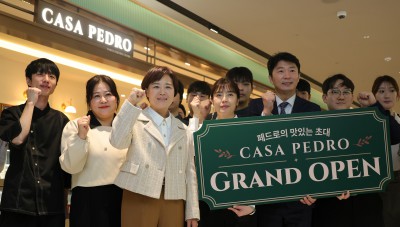 MFG Korea CEO Yoon Da-ye visiting the Casa Pedro store