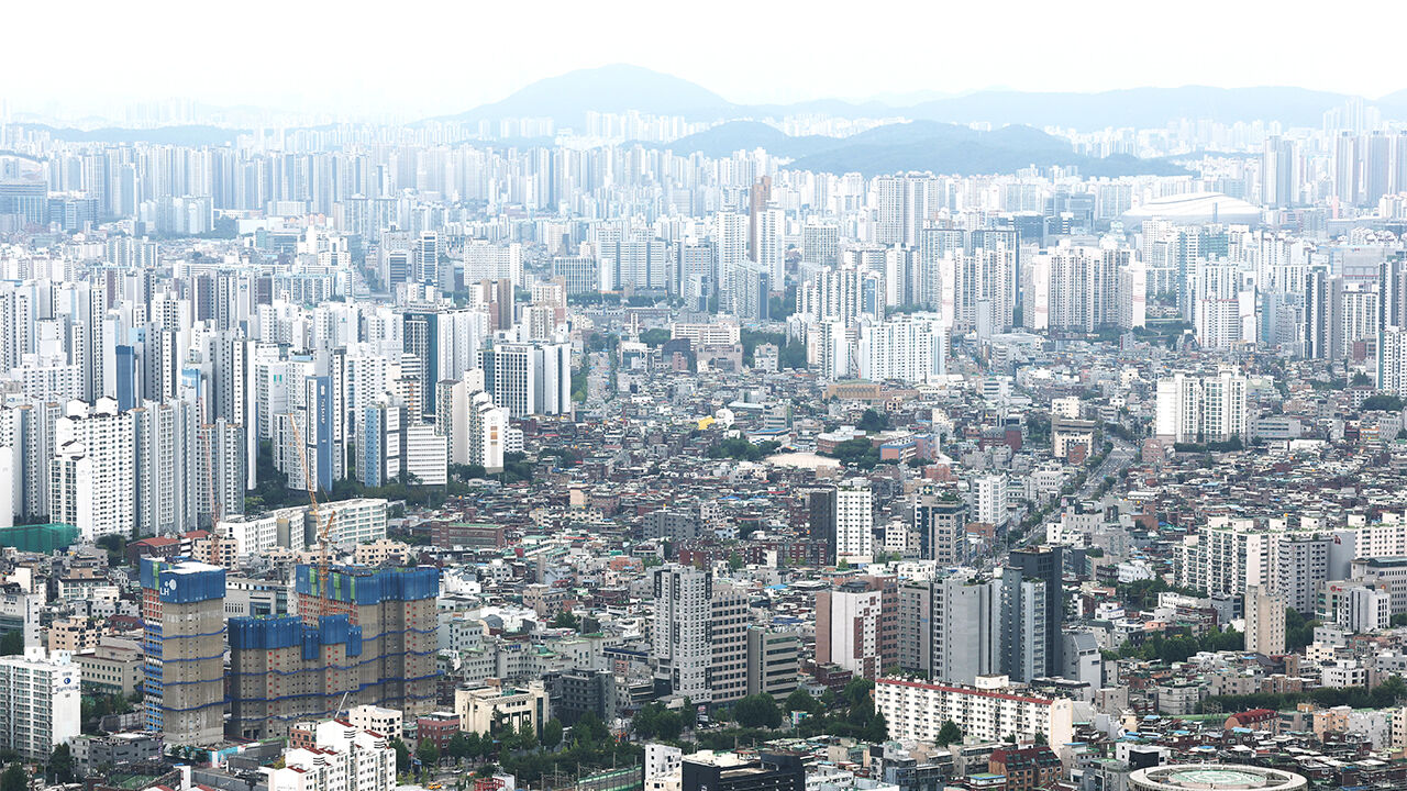 Seoul apartment skyline representing the ongoing price rally
