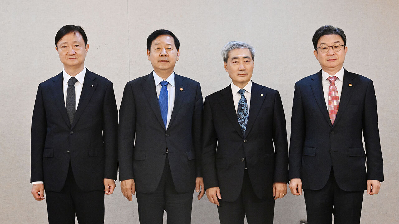 F4 회의에 참석한 경제 부총리, 한은 총재, 금감원장, 금융위원장