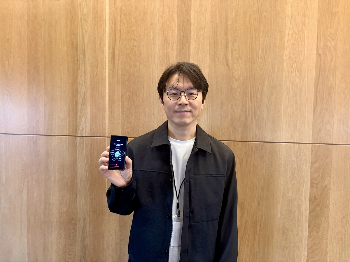 Newnal's world-first AI OS smartphone