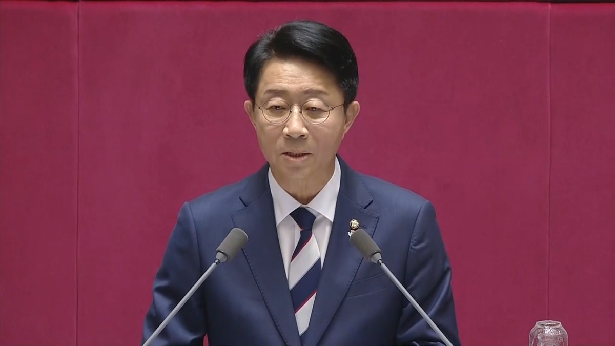 Newly elected Speaker Cho Jung-sik