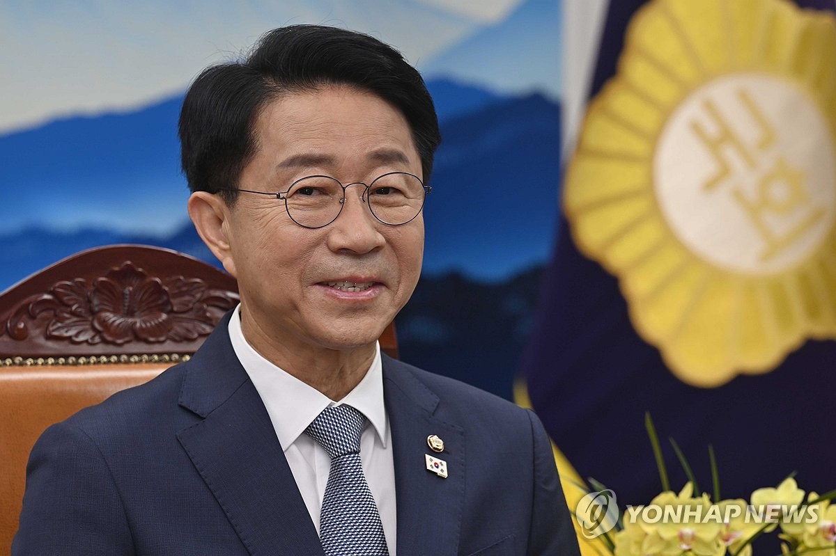 Speaker Cho Jung-sik announcing the reform plan at the Constitution Day ceremony