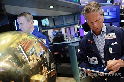 Global markets tumble as U.S. semiconductor stocks plummet