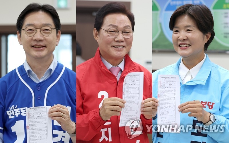 Yonhap News image of the start of the official election campaign in Gyeongnam
