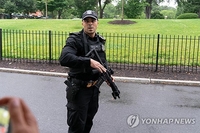 미국 백악관 인근 총성 사건으로 취재진 대피 관련 이미지