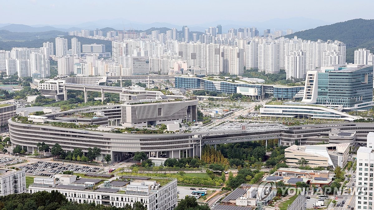 내년도 예산안 및 국가 채무 관련 그래픽