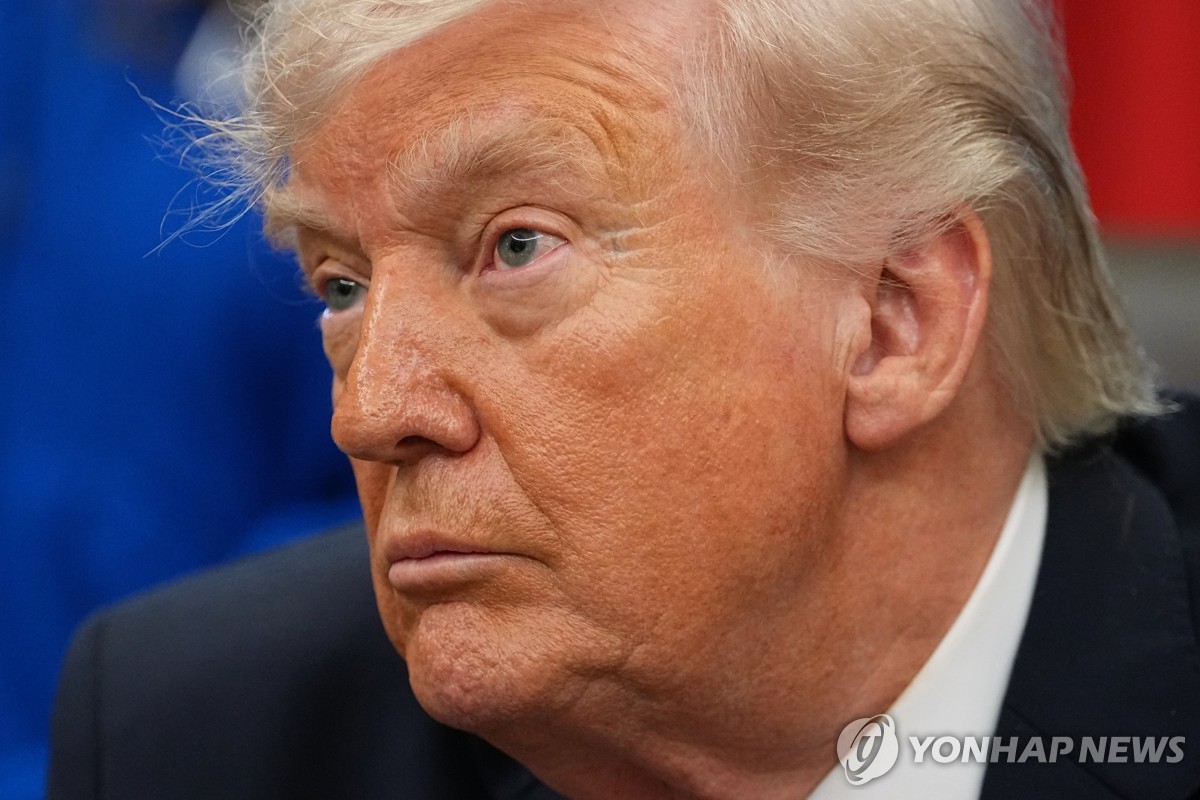 트럼프-파월 갈등 관련 이미지