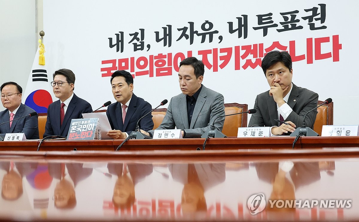 투표용지 부족 사태와 관련한 여당의 입장 차이