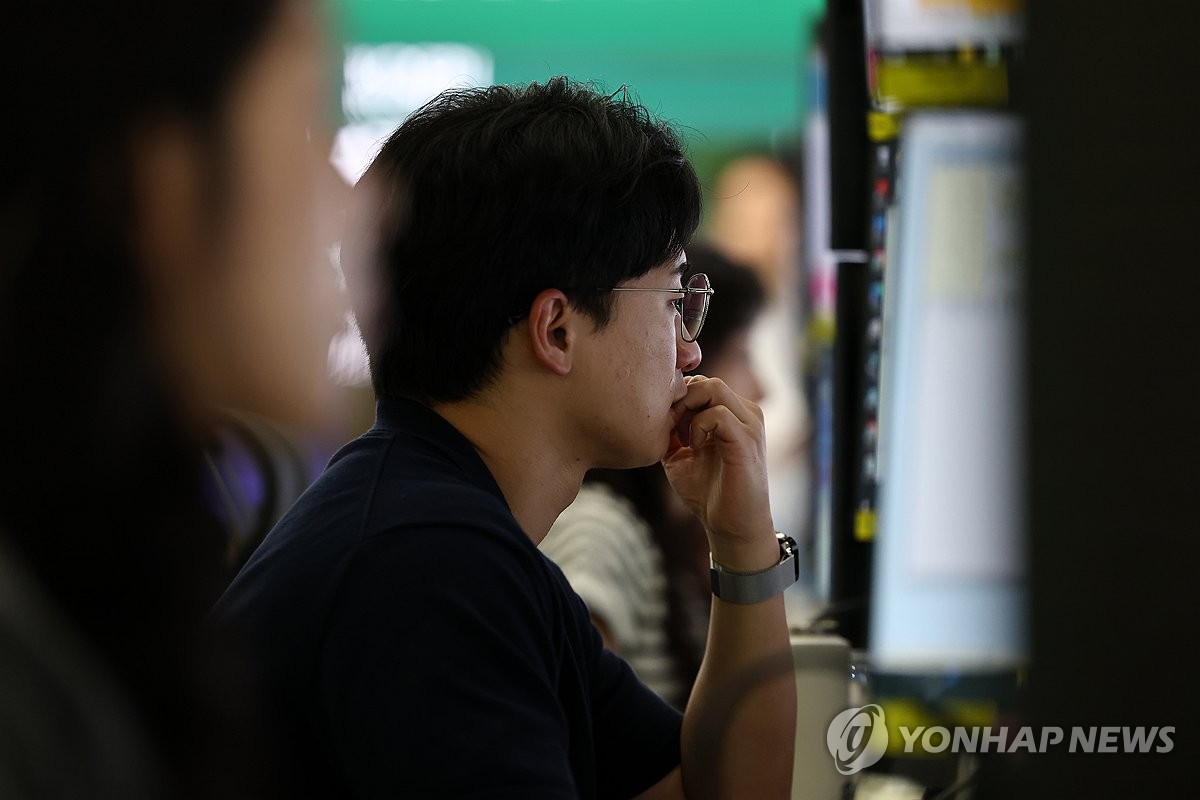 KOSPI closes in the 7,600 range after extreme intraday volatility