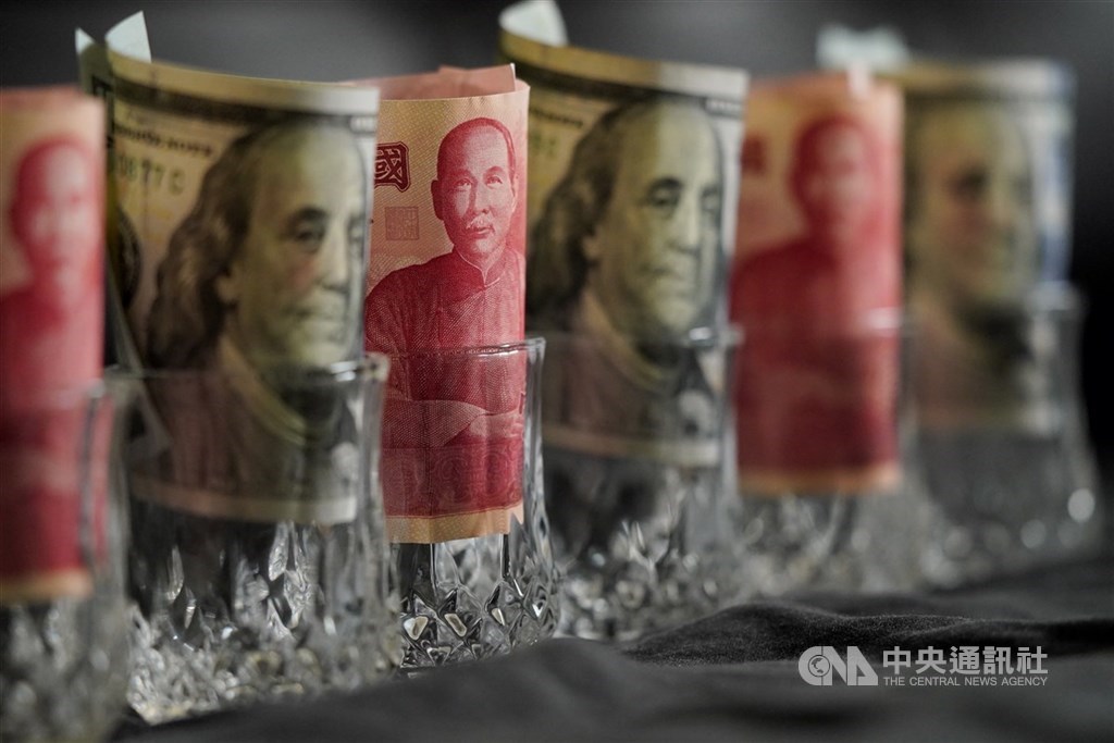 US dollar falls against Taiwan dollar
