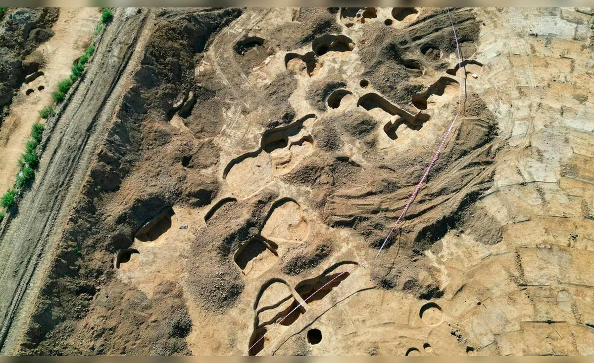 Neolithic excavation along a Czech motorway