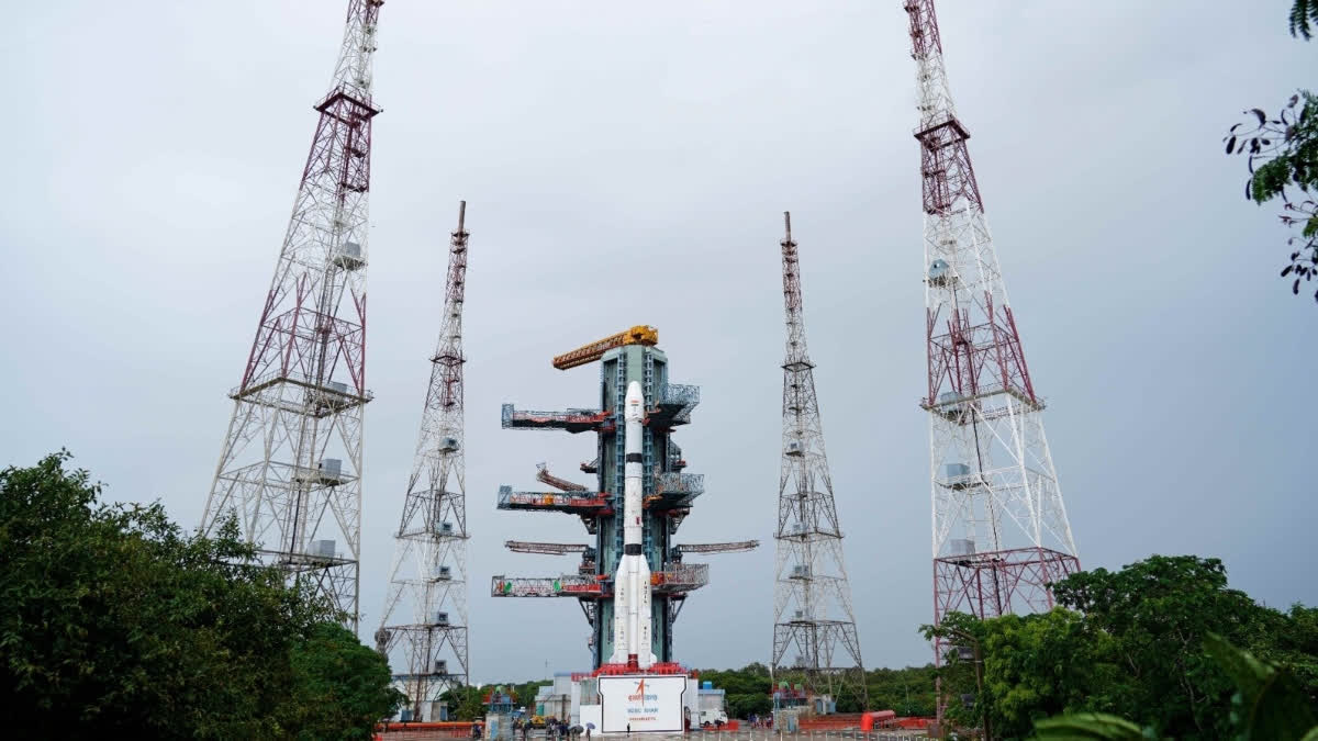 Hindi-language report on ISRO NVS-03 launch