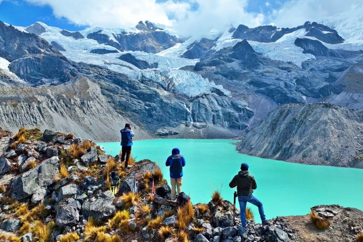 Inspection of dangerous lagoons in the Vilcanota Cordillera