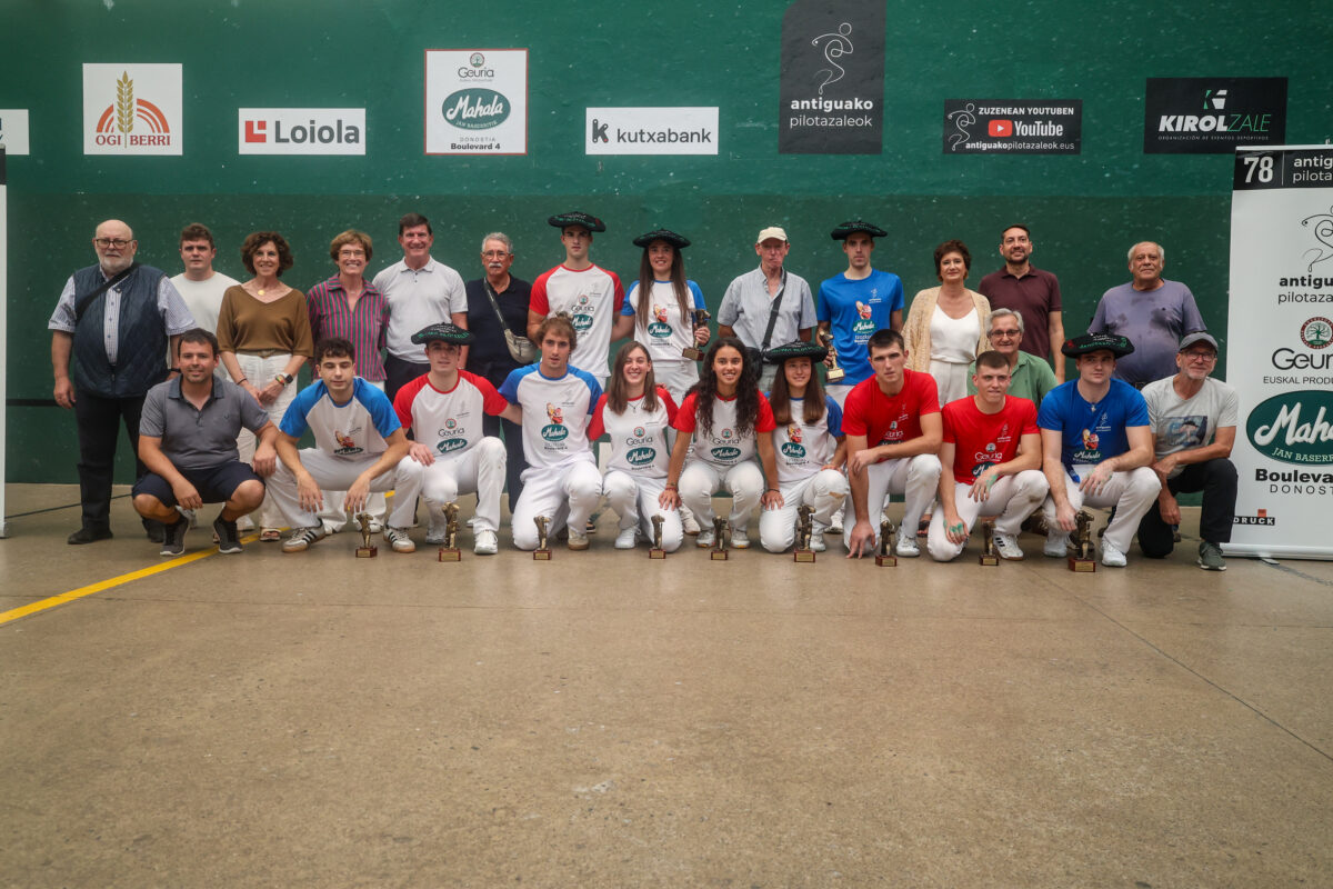 Champions of the Antiguako Pilota Championship