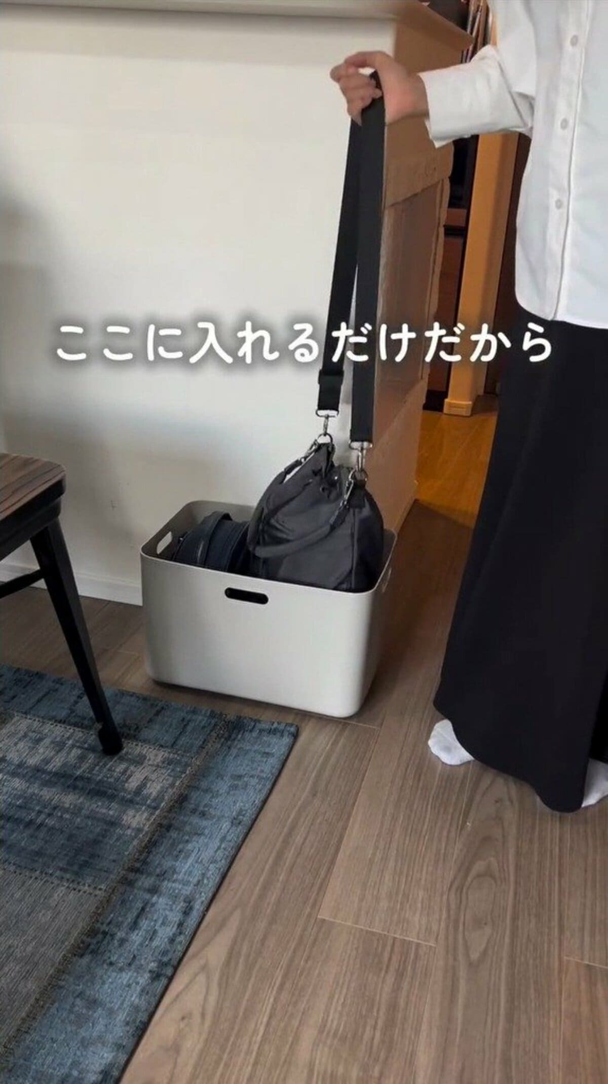 DIY mobile storage box made from Nitori container and 100-yen casters