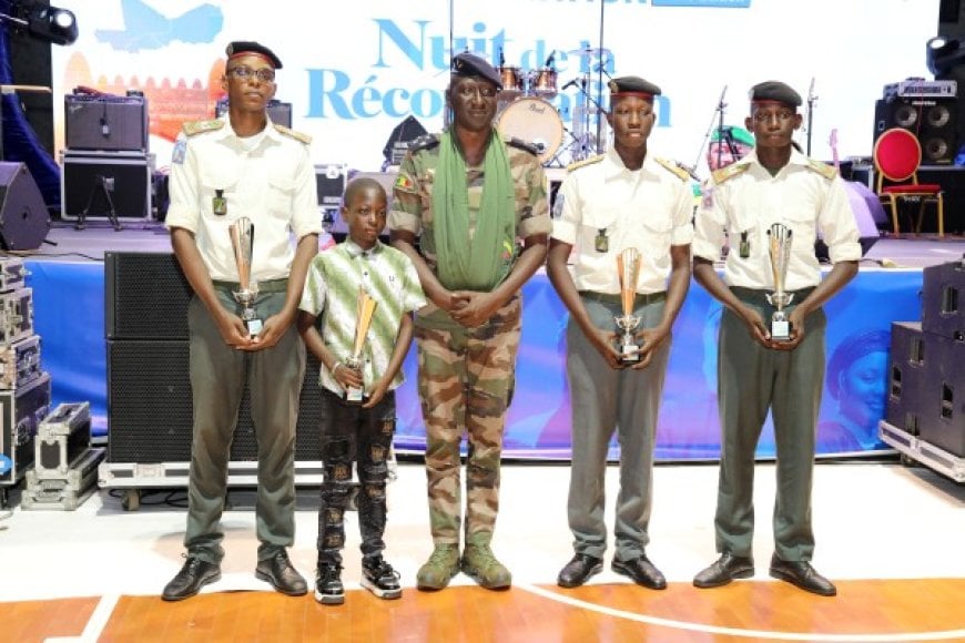 Trophy presentations and stage setup at SENHORA closing ceremony in Bamako, September 21, 2026