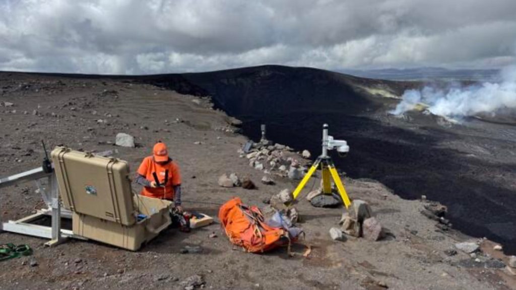 Kīlauea summit area showing ground deformation and hazard zones relevant to the closed Halemaʻumaʻu area
