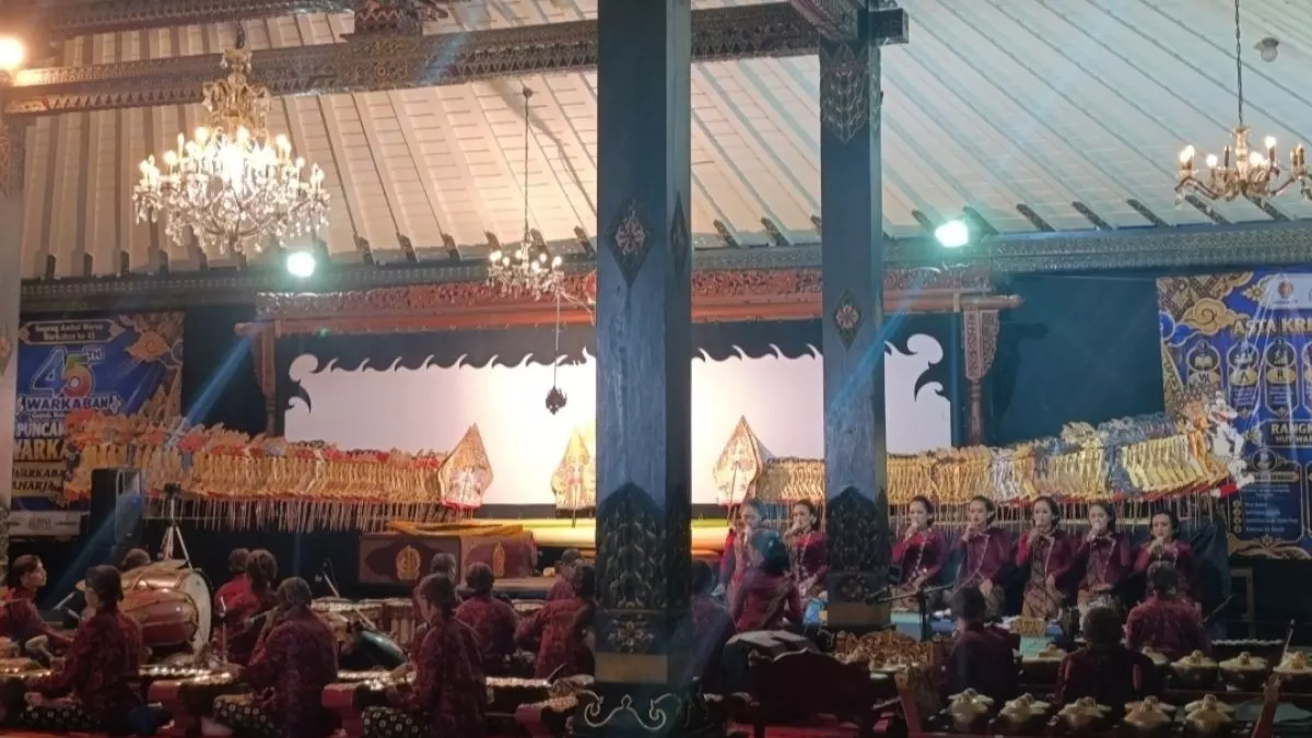 Wayang Kulit performance by Warkaban at TMII Jakarta