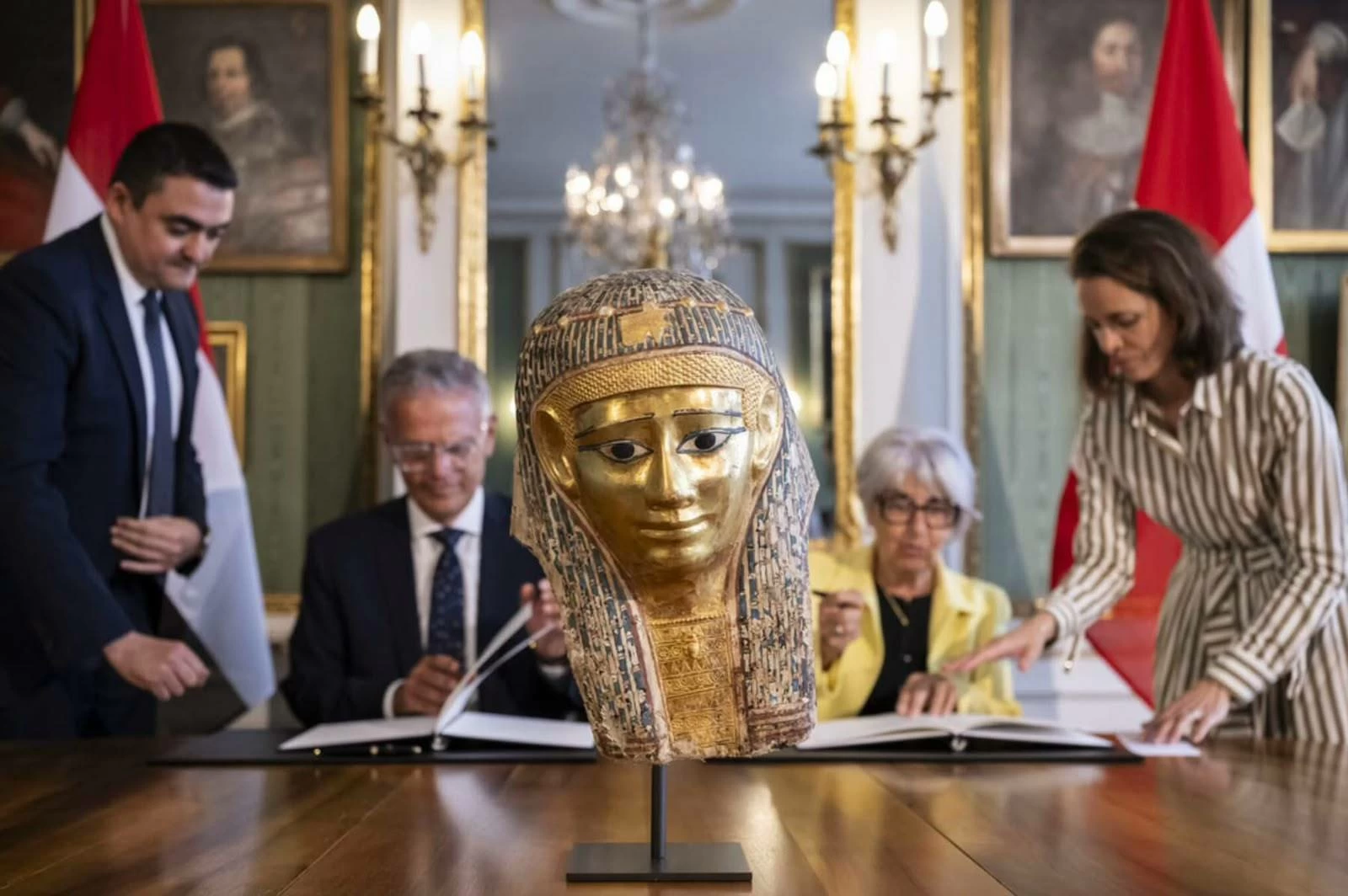 Golden mummy mask returned from Switzerland