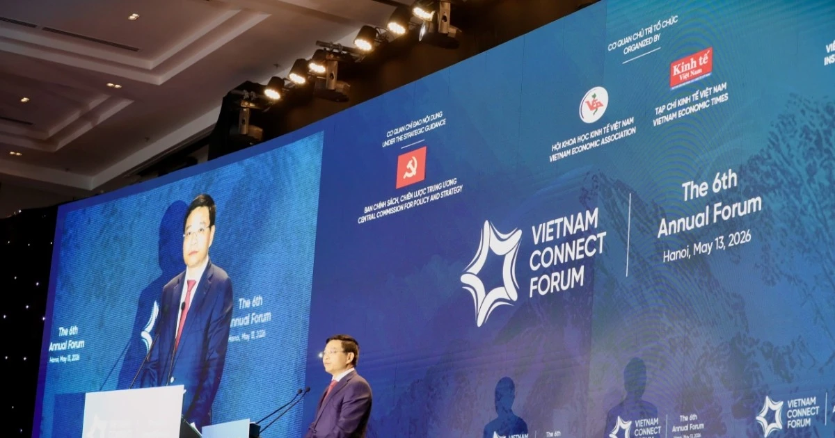 Deputy Prime Minister Nguyen Van Thang at Hanoi investment forum, May 13