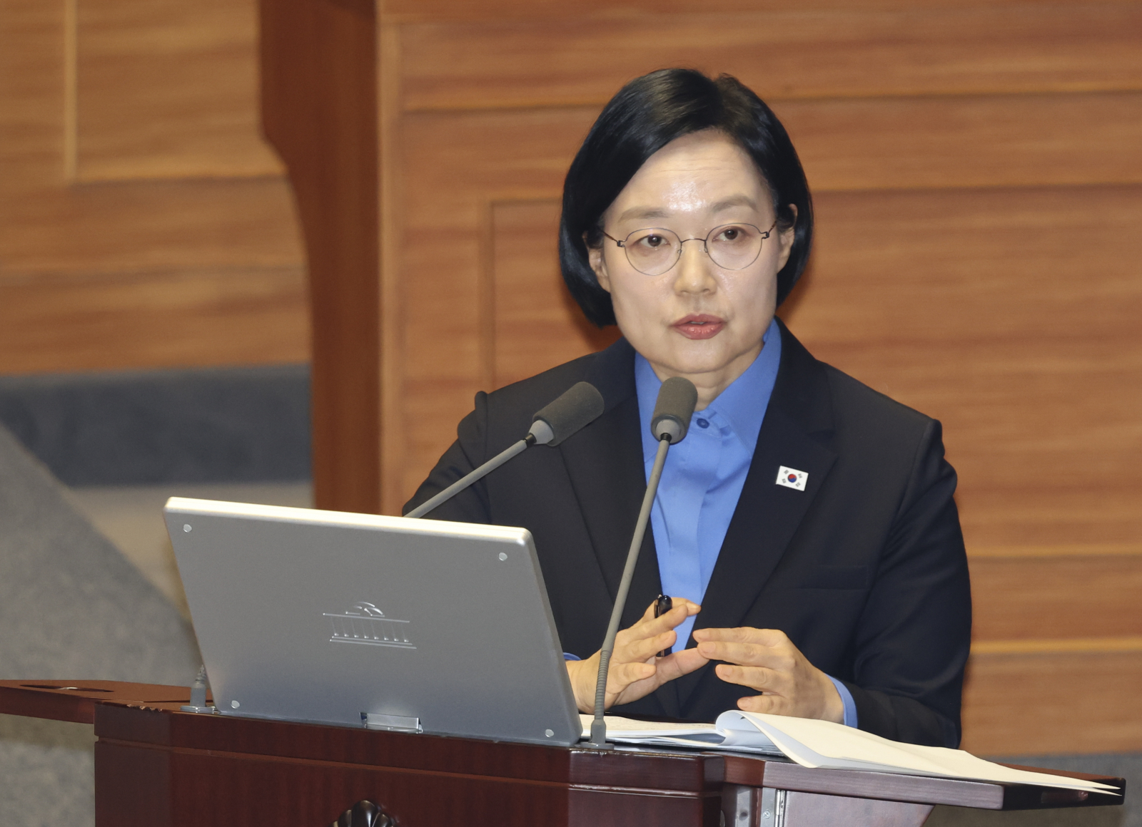 Korean news article on youth jobs