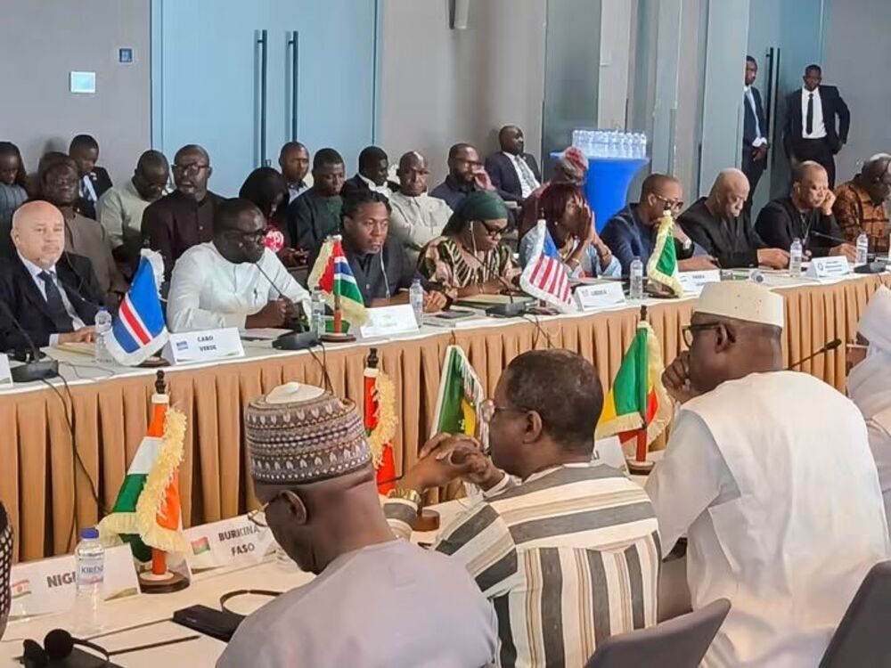 Ministers from ECOWAS and AES delegations meeting in Dakar