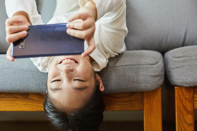 Graphic representing EU digital regulations for children