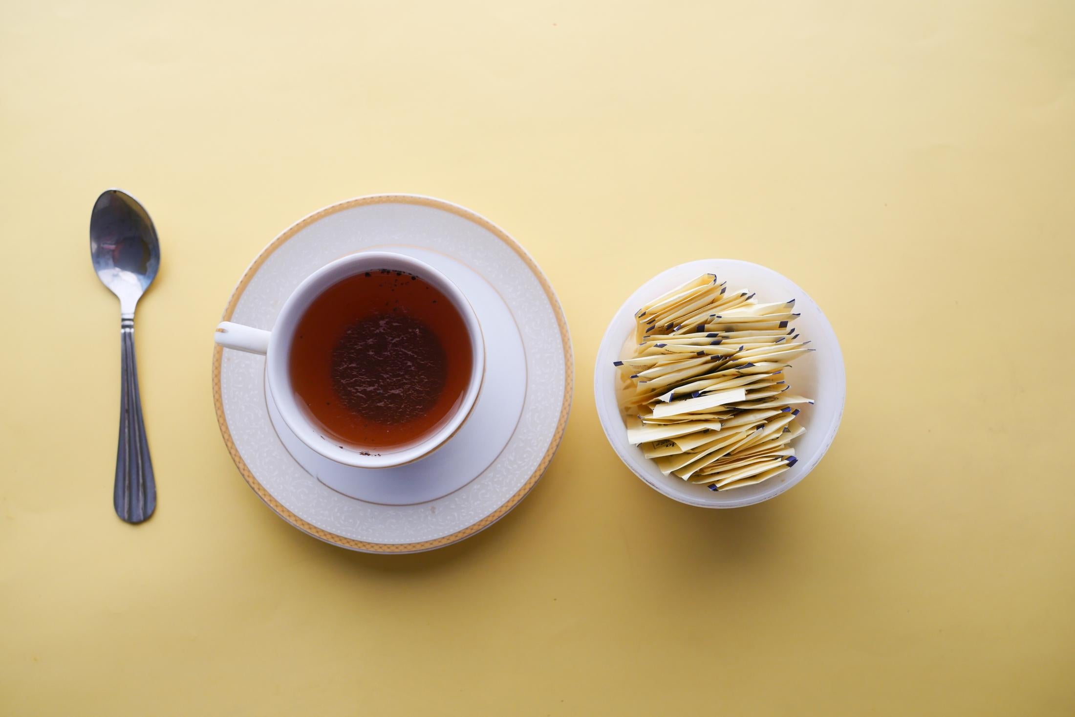 artificial sweeteners under microscope showing disruption of gut bacteria