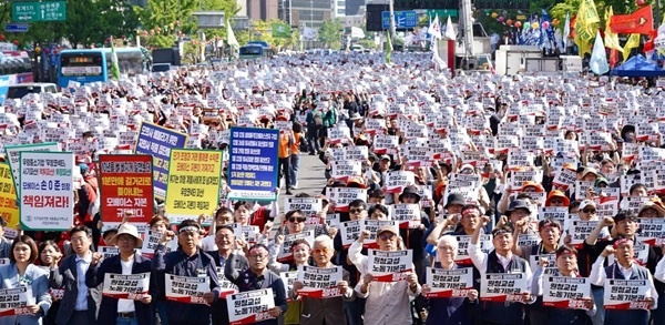 2026년 5월 1일 민주노총 노동절 대회 현장, 서울 도심에 조합원들이 집결한 모습