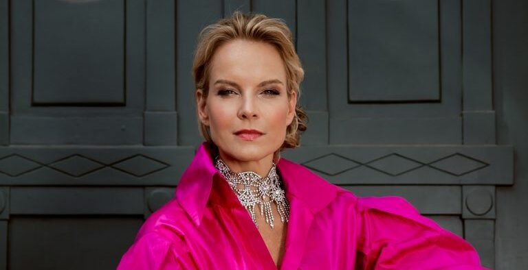 Elīna Garanča performing