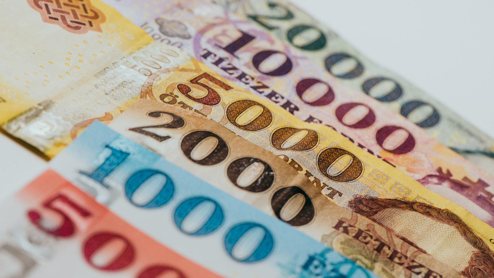 Forint banknotes and coins
