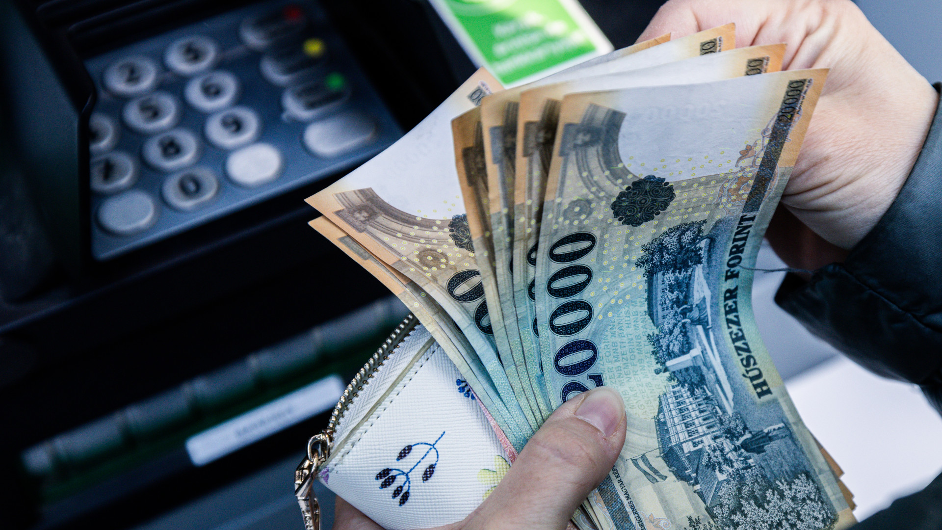 Image of Hungarian forint banknotes