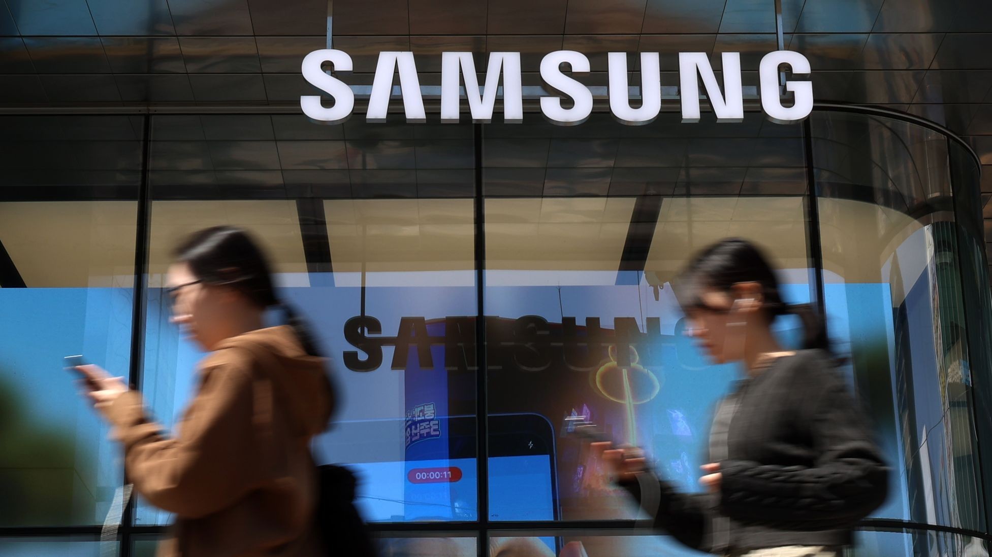 Samsung Electronics $1T Market Cap News