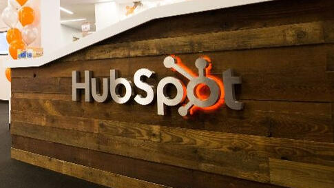Calcalistech article header regarding HubSpot layoffs