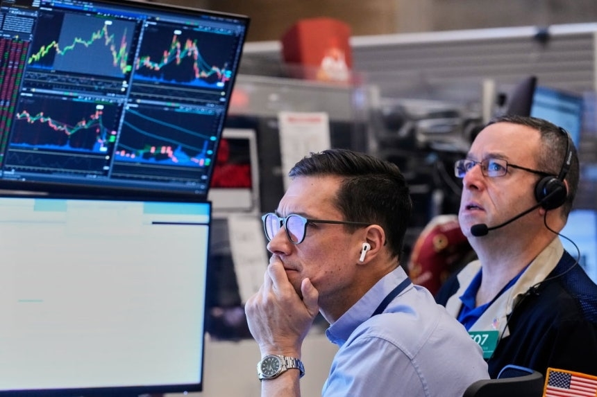 News covering the U.S. semiconductor stock crash