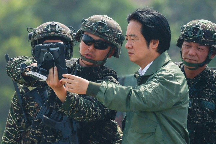 레이더와 전파 교란 장비를 포함한 대드론 통합체계 관련 이미지