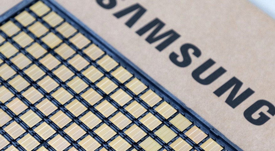 Samsung HBM4 memory chip packaging and specifications diagram