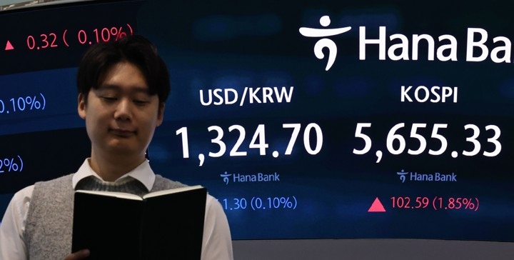 투자자예탁금 감소와 신용잔고 축소 관련 매일경제 기사 이미지
