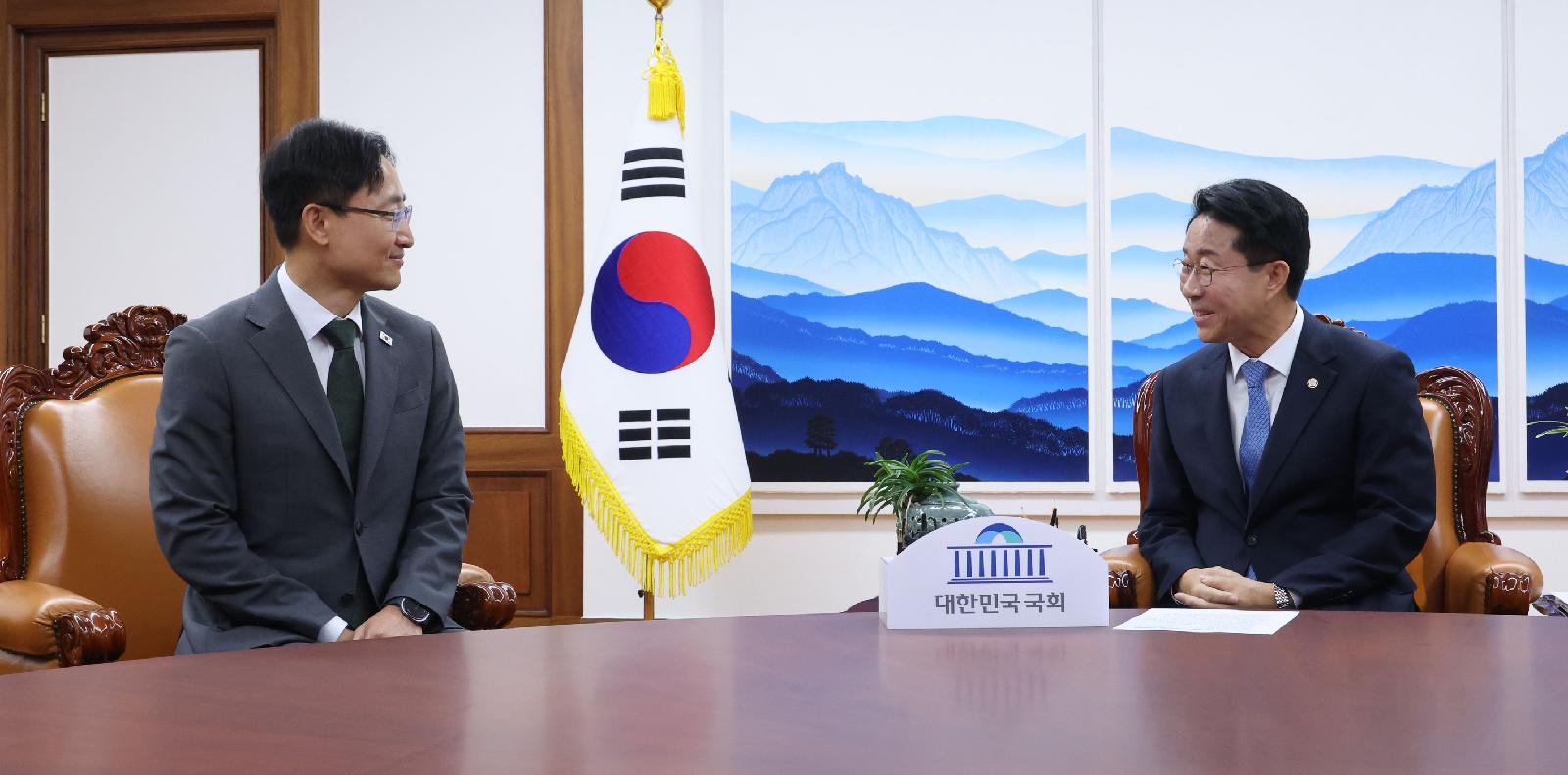 조정식 국회의장과 임광현 신임 대통령실 비서실장