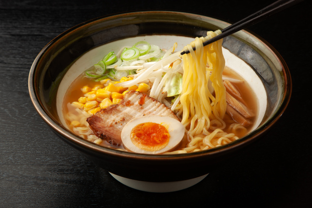 Chart showing ramen shop bankruptcy trends in Japan for 2026