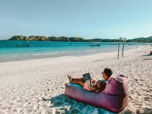 Comparison of Digital Nomad Visa countries highlighting top destinations like New Zealand and Malta