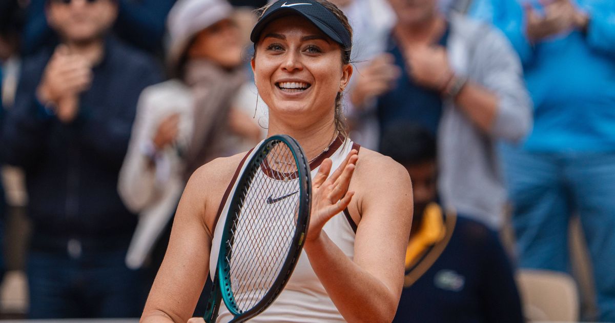 Paula Badosa during a practice session