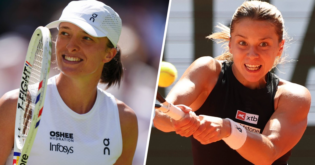 Iga Swiatek and Maja Chwalinska in their Wuhan Open semi-final